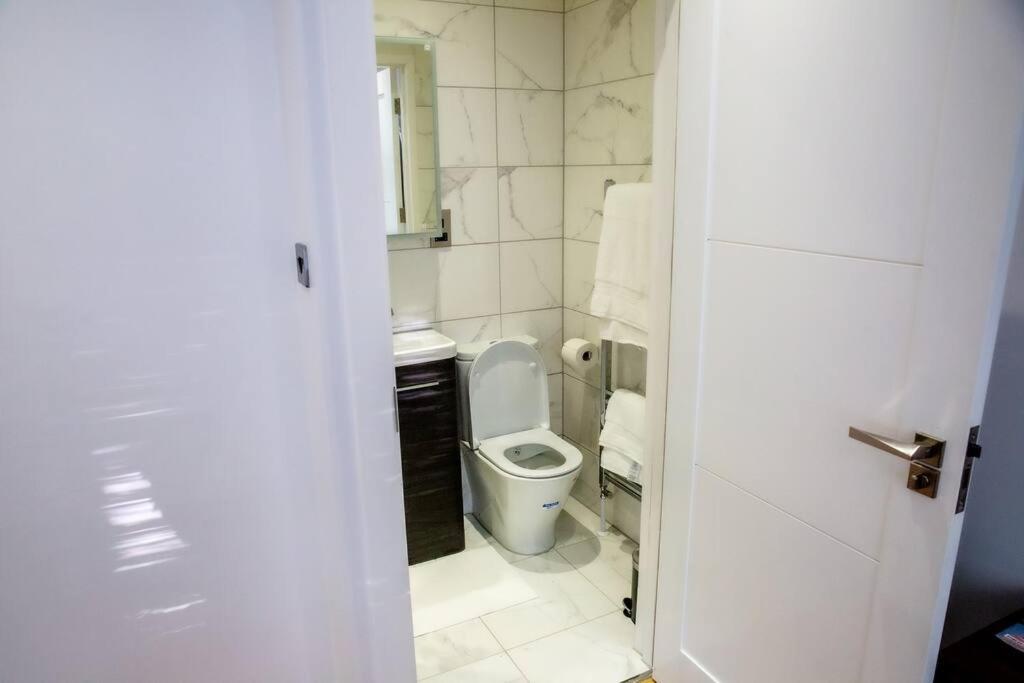 Airy, 3 Bedrooms, Ensuite , Flat Apartament